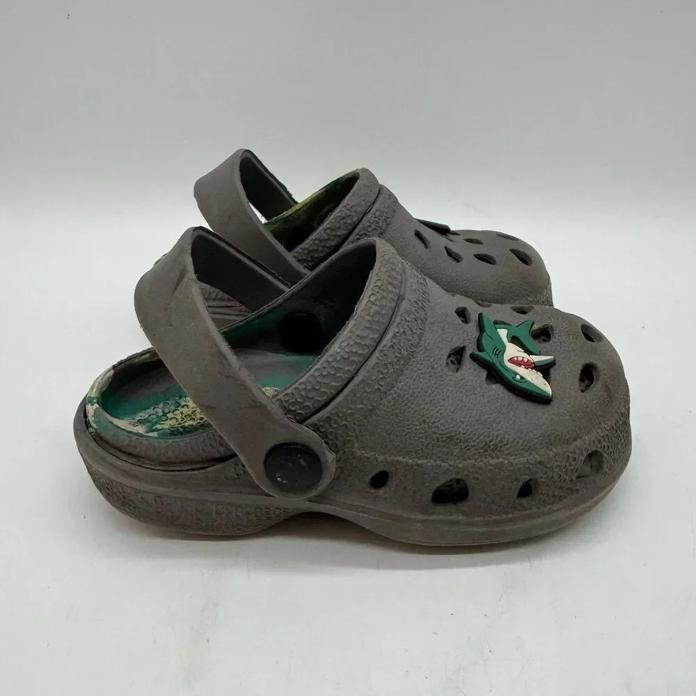Capelli New York Toddler Boys 8 Gray Tie-Dye EVA Clogs with Shark Jibbitz Charms